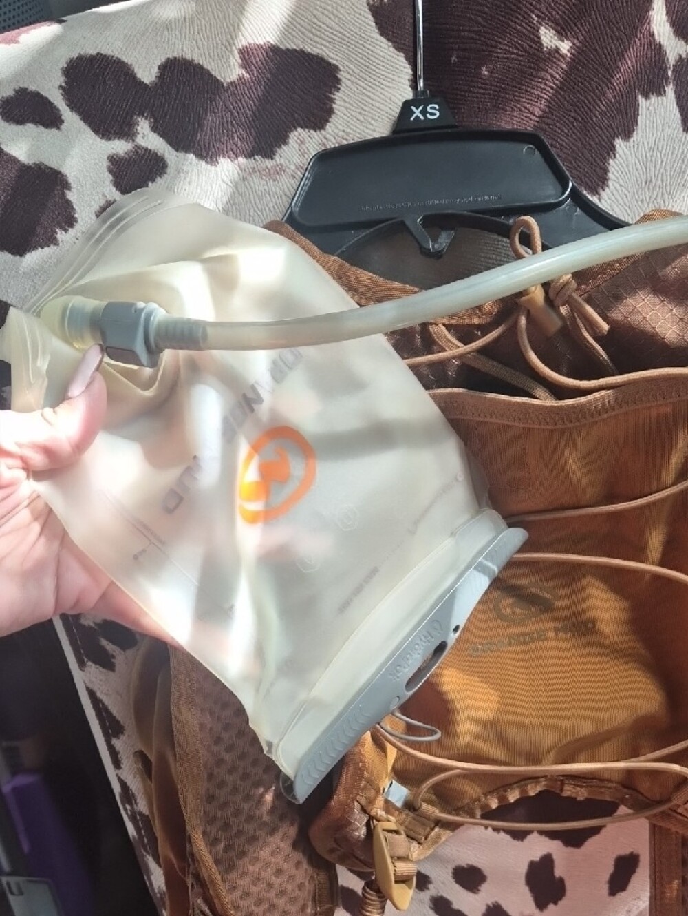 🏃‍♀️🏃‍♀️🏃‍♀️Orange Mudd Gear Vest With Bladder 1l (35oz) - Picture 3 of 8
